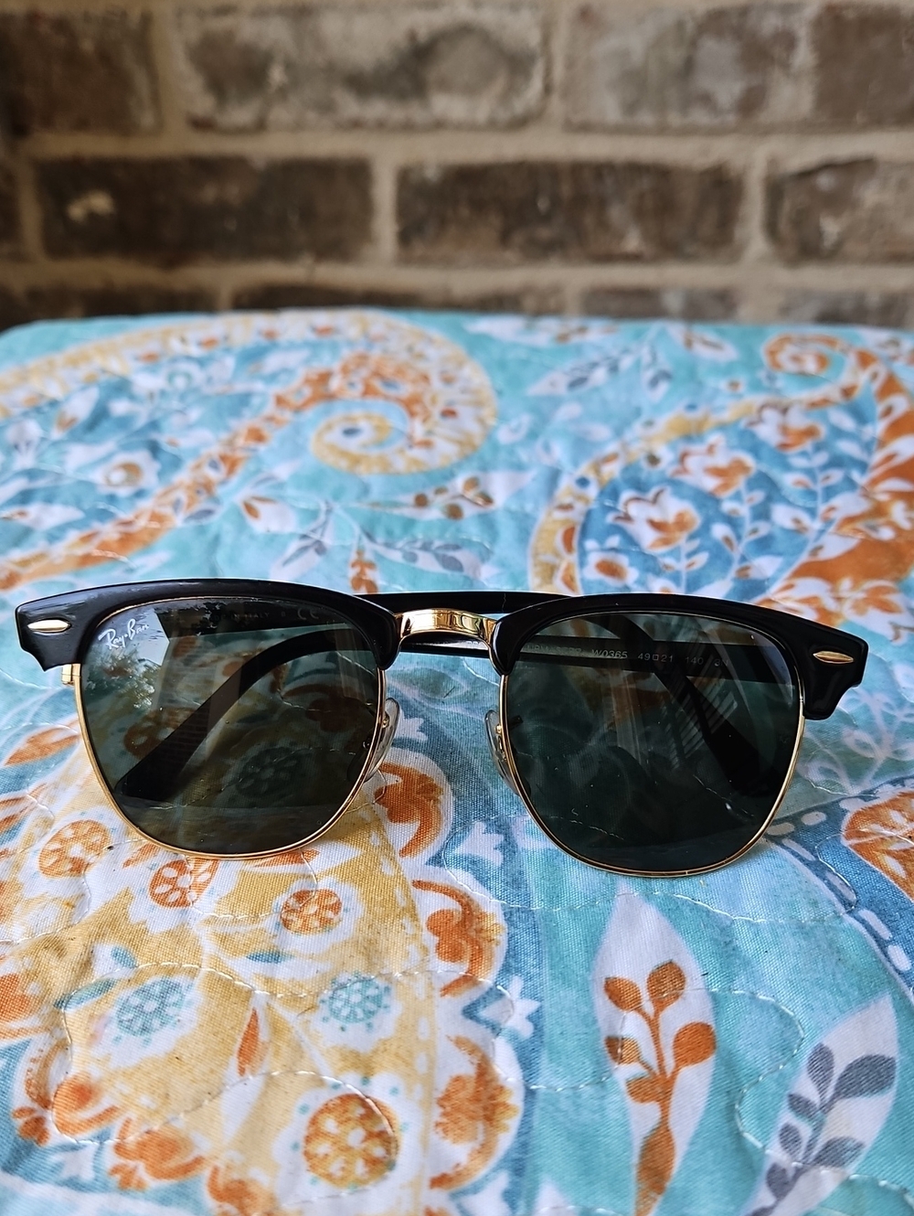 Ray-Ban Unisex Clubmaster Sunglasses Black with Gold Trim and Green Lenses